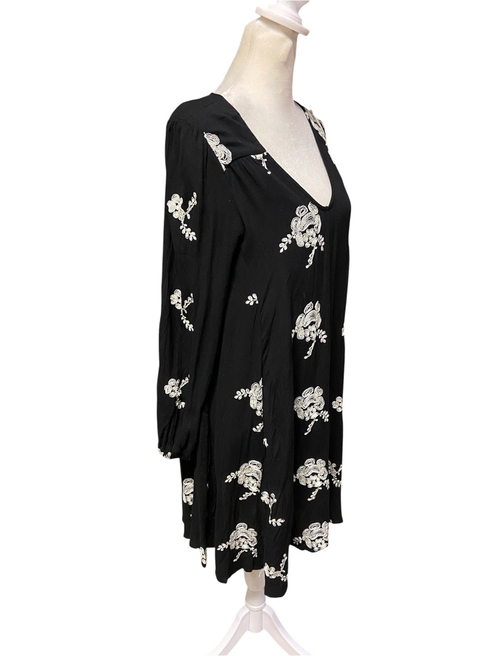 Altar'd State Black Embroidered Boho Swing Mini Dress Keyhole Back Size S Lined - Picture 5 of 12